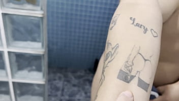 No banho com a boyceta cristal ortega gostosa peladinha