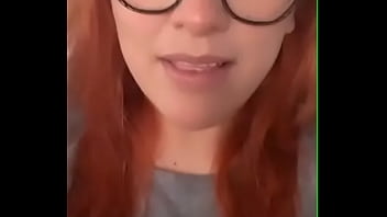 Cecy hace un video para sus fans