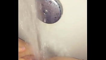 Sydneydivine in shower