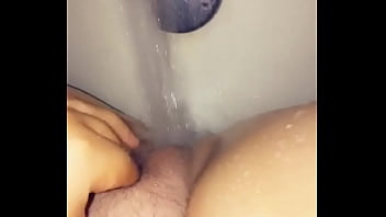 Sydneydivine in shower
