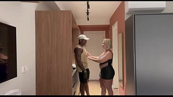 Deixei o cuzinho da minha vizinha bem arrombado depois de empurra o mastro nela