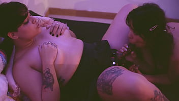 Novia gotica es poseida en noche de brujas