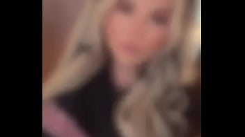 Day 3 of my mini brat vacay~ almost time for limp bizkit~only dm ready to spurt £hundreds so me and my friends can l