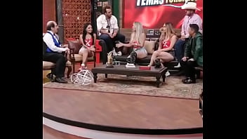 Gira de medios junto a barbaramontxxx y renatamendozax pra mundoxoficialluego ya le hismea os que día nos ven al aire