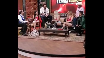 Gira de medios junto a barbaramontxxx y renatamendozax pra mundoxoficialluego ya le hismea os que día nos ven al aire