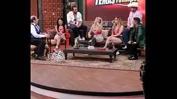 Gira de medios junto a barbaramontxxx y renatamendozax pra mundoxoficialluego ya le hismea os que día nos ven al aire