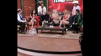 Gira de medios junto a barbaramontxxx y renatamendozax pra mundoxoficialluego ya le hismea os que día nos ven al aire