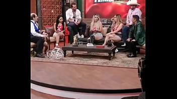 Gira de medios junto a barbaramontxxx y renatamendozax pra mundoxoficialluego ya le hismea os que día nos ven al aire