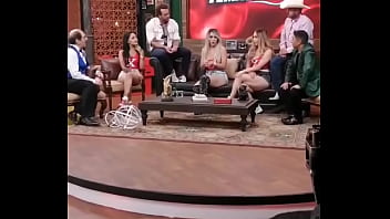 Gira de medios junto a barbaramontxxx y renatamendozax pra mundoxoficialluego ya le hismea os que día nos ven al aire