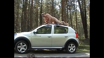 Nackt Wichsen Auf Dem Dach Eines Autos thumbnail