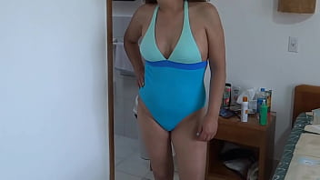 Beautiful mature woman masturbates before going out to the beach to show off and get cocks hard