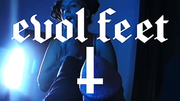 Imagine the taste of my feet on your tongue