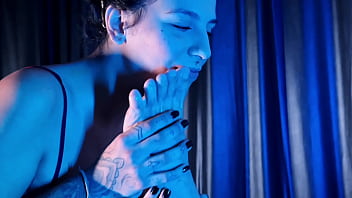 Imagine the taste of my feet on your tongue