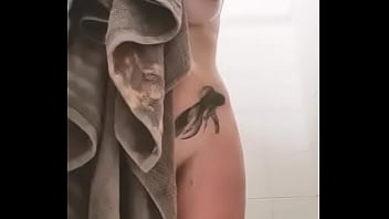 Petit extrait de la vidéo du mercredi une bonne douche après le sport tu