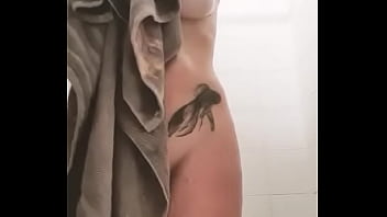 Petit extrait de la vidéo du mercredi une bonne douche après le sport tu