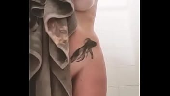 Petit extrait de la vidéo du mercredi une bonne douche après le sport tu