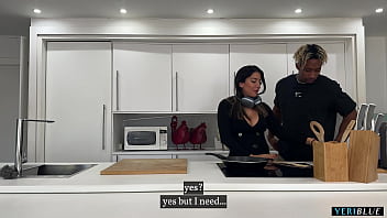 Se folla a la novia de su mejor amigo por venganza