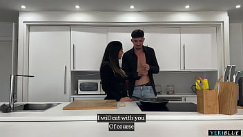 Se folla a la novia de su mejor amigo por venganza