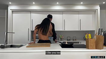 Se folla a la novia de su mejor amigo por venganza