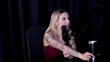 Duas gostosas mostram seus peitos depois de falar que ficou preocupada com stalker as pessoas não se abrem para experiências brunna sweet watch sheer red