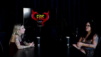 Duas gostosas mostram seus peitos depois de falar que ficou preocupada com stalker as pessoas não se abrem para experiências brunna sweet watch sheer red