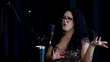 Duas gostosas mostram seus peitos depois de falar que ficou preocupada com stalker as pessoas não se abrem para experiências brunna sweet watch sheer red