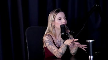 Duas gostosas mostram seus peitos depois de falar que ficou preocupada com stalker as pessoas não se abrem para experiências brunna sweet watch sheer red