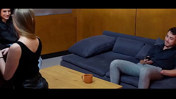 Teaser de la vidéo ou alicemartin chauffe mon mec alexromeroporn pendant une pause au travail qui est a retrou