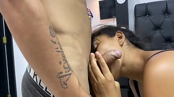 Le saco toda su leche a mi padrastro