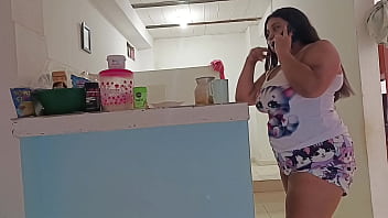 Niñera se folla a su hermanastro en cilla de ruedas