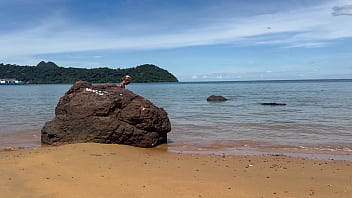 Sex on the beach passionate kisses blowjob and cumshot with little spanish milf