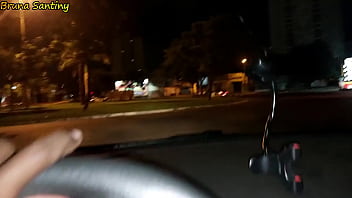 Ofereci carona para a gostosa que tava andando sozinha na rua e ela transou comigo por gratidão;