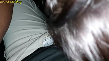 Ofereci carona para a gostosa que tava andando sozinha na rua e ela transou comigo por gratidão;