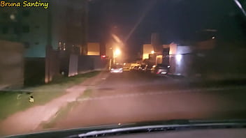 Ofereci carona para a gostosa que tava andando sozinha na rua e ela transou comigo por gratidão;