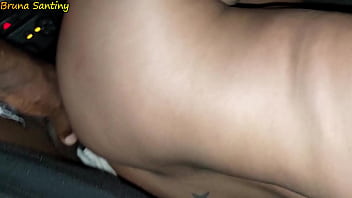 Ofereci carona para a gostosa que tava andando sozinha na rua e ela transou comigo por gratidão;