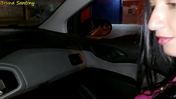 Ofereci carona para a gostosa que tava andando sozinha na rua e ela transou comigo por gratidão;