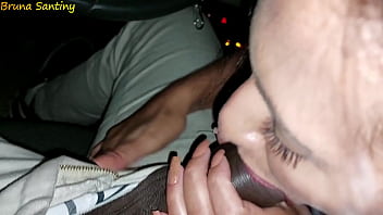 Ofereci carona para a gostosa que tava andando sozinha na rua e ela transou comigo por gratidão;