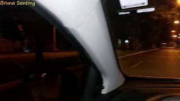 Ofereci carona para a gostosa que tava andando sozinha na rua e ela transou comigo por gratidão;