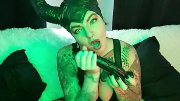 Hot deep throat from lustful gothic succubus girl