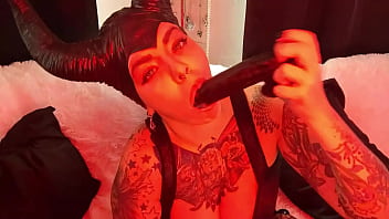 Hot deep throat from lustful gothic succubus girl