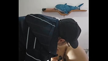 Ruiva safada fica brincando com o marido e depois chama seu vizinho casado pra depilar sua buceta