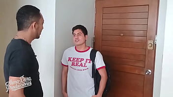 Toy tony necesita pasar el curso y por eso busca a su profesor yohel activo quien le propone la mejor manera de pasar el curso