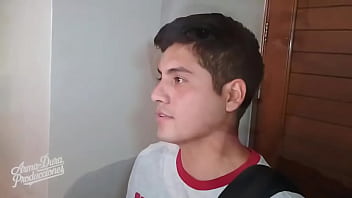 Toy tony necesita pasar el curso y por eso busca a su profesor yohel activo quien le propone la mejor manera de pasar el curso