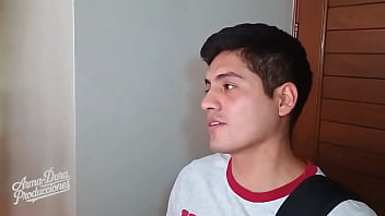 Toy tony necesita pasar el curso y por eso busca a su profesor yohel activo quien le propone la mejor manera de pasar el curso