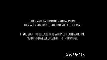 Capturando más piernas y mostrando pechos