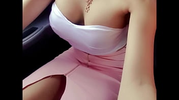 Capturando más piernas y mostrando pechos