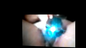 Esposa masturbando se para um macho