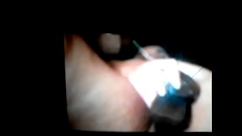 Esposa masturbando se para um macho