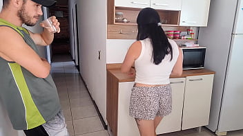 Sexo arriscado me arrisquei transando com melhor amigo do meu corno enquanto ele estava no banho Sexo arriscado me arrisquei transando com melhor amigo do meu corno enquanto ele estava no banho