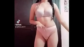 La chica del cecyt 6 bailando de nuevo para nosotros